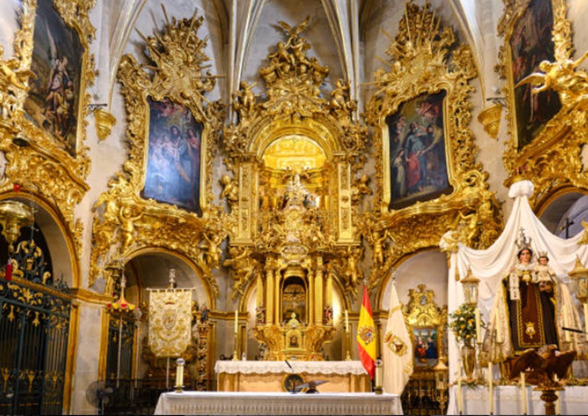 Interior Basilica Santa Maria en Alicante